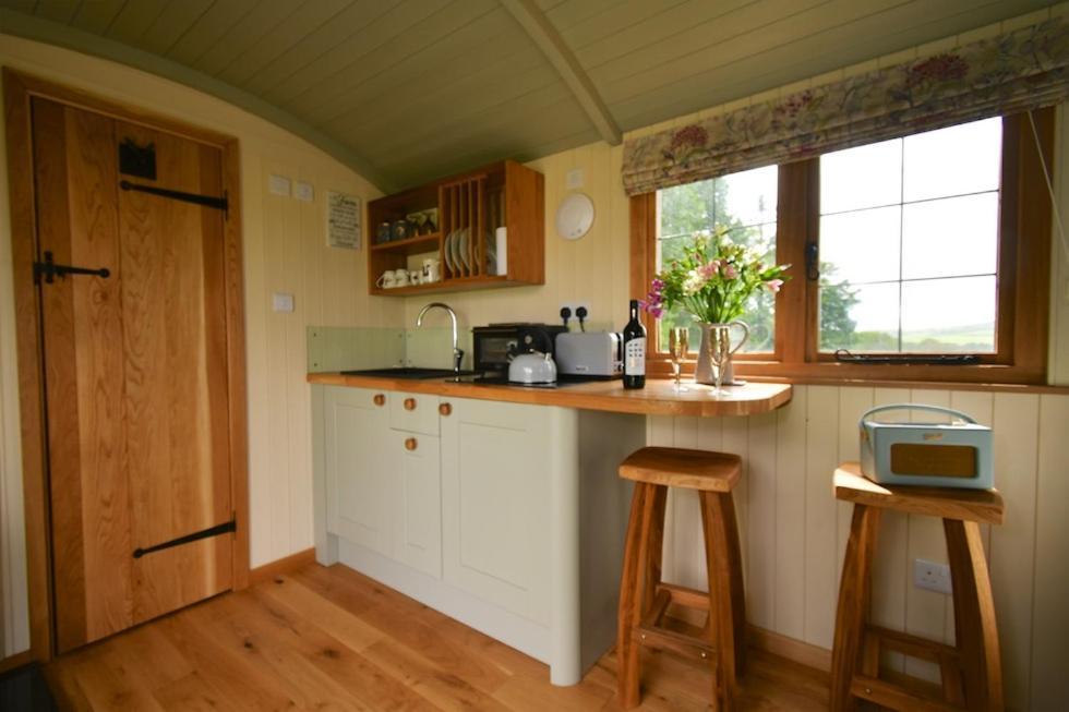 The Shepherds Hut Carmarthen Exterior photo