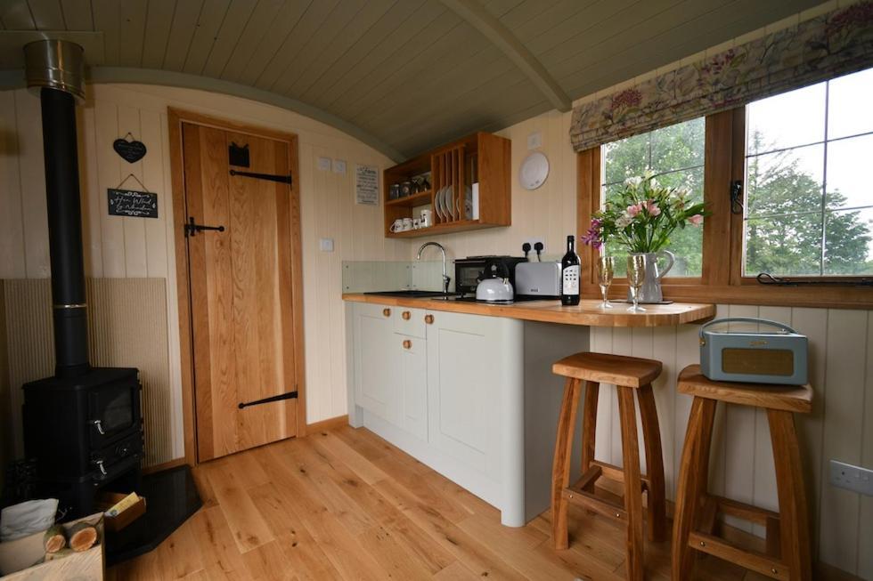 The Shepherds Hut Carmarthen Exterior photo
